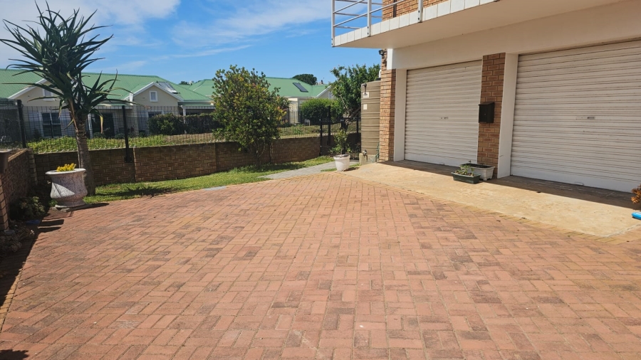 4 Bedroom Property for Sale in Stilbaai Wes Western Cape